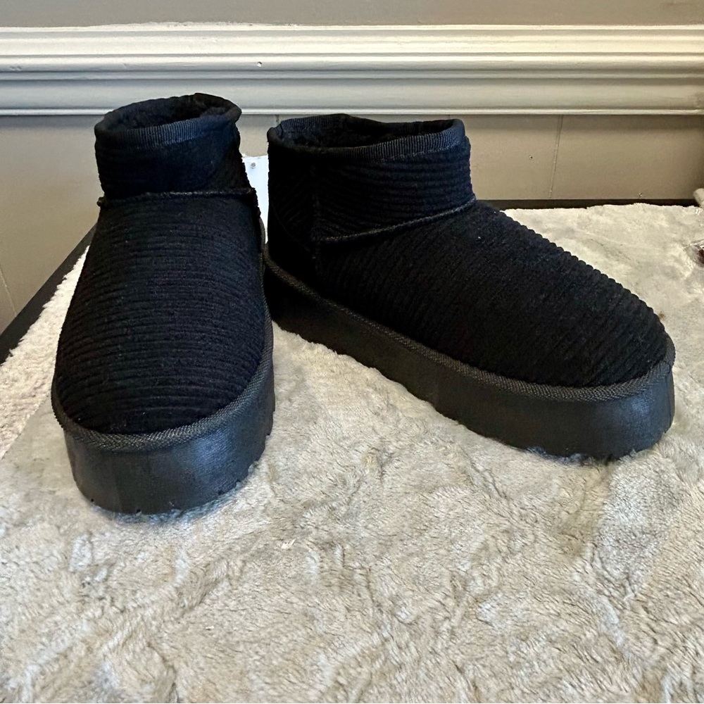 Black Corduroy Look Ankle Boots Sz 6 Dirty Laundry NWT